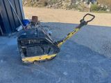 a machine that is sitting on the ground in front of a building