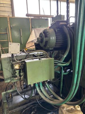 Lot de : Tour à métaux parallèle Cazeneuve et ses servantes