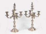 paire de candélabres anciens en métal argenté avec fleurs et feuilles