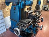 une machine bleue qui se trouve dans une pièce