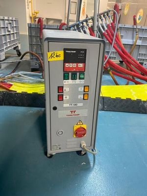 l'image d'une machine posée sur une table