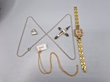 une collection de bijoux en or et en argent, comprenant une montre, un bracelet et un collier