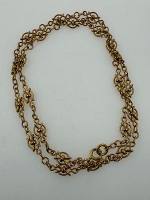 a close up of a gold chain bracelet with a clasp
