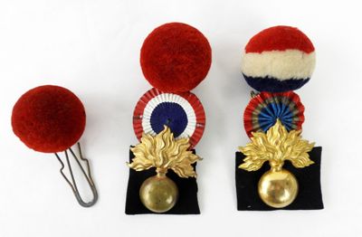 ÉQUIPEMENTS. Ensemble de 2 ensembles pour képi ou shako de g…