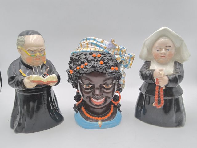 Lot de 3 pots couverts en céramique anthropomorphe. Manques