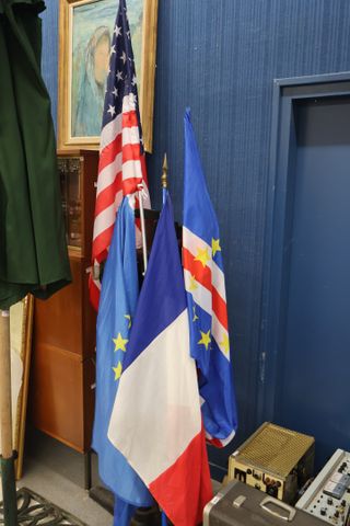 Drapeaux : USA, Cap Vert France, Union Européenne