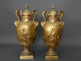 paire de vases anciens en laiton avec anses et poignées