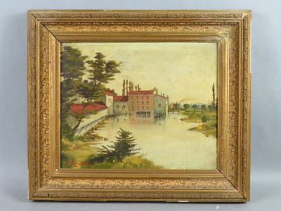 une vieille peinture représentant une maison au bord d'une rivière, avec des arbres au premier plan