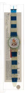 une photo d'une montre avec un bracelet à rayures bleues et blanches
