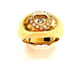 bague en or jaune ornée d'un cœur et d'un diamant au centre