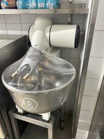 1 pétrin ELECTROLUX BP045, année 2019, sur châssis inox (photo 5)