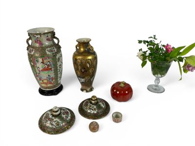many vases that are sitting next to each other on the table