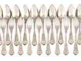 a lot of spoons that are lined up together