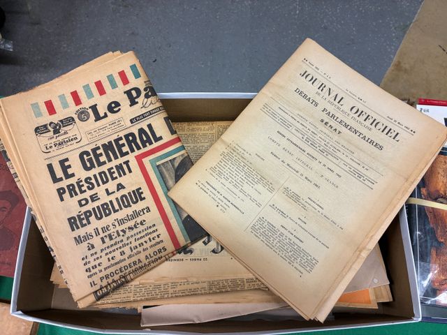 Lot de journaux dont le procès du Maréchal PETAIN, Raoul SALAN de...