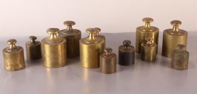 [ DIVERS ] Ensemble de poids de mesure en laiton En l'état - Photo 1