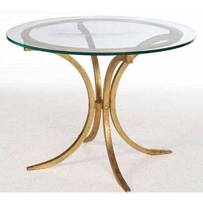 une photo d'une table en verre avec des pieds en métal doré et un plateau en verre