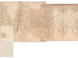 trois feuilles de papier sur lesquelles sont dessinées des fleurs et des feuilles
