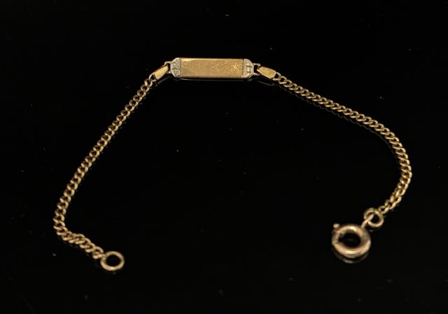Bracelet de naissance vierge en or 18 carats 750 millièmes. En rè...