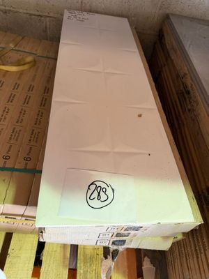 a box that is sitting on top of a pallet