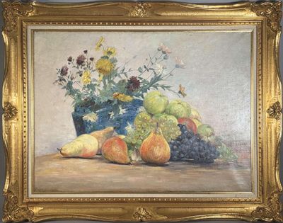 tableau représentant des fruits et des fleurs dans un vase bleu posé sur une table