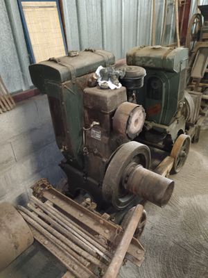 a small machine that is sitting in a room