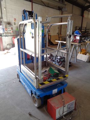 an image of a scissor in a garage