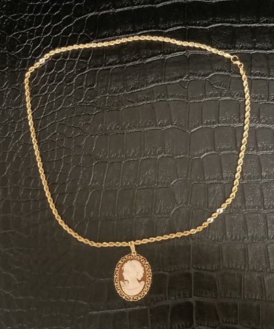 Collier en or jaune 18 carats 750 millièmes maille torsadée avec 