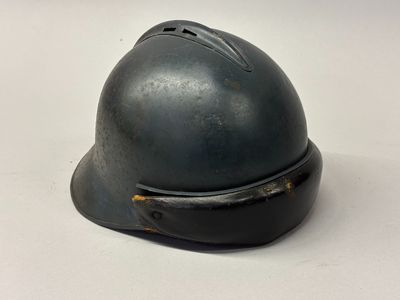 Casque de tankiste français modèle 45 dit « Jeane d’Arc ».