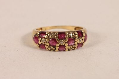 Bague en or jaune 750 ‰ sertie de dix rubis et sept petits d… - Photo 1