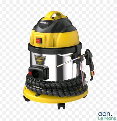 un aspirateur jaune et noir muni d'un tuyau, sur fond blanc