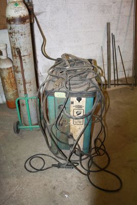 an image of a bunch of wires that are sitting on the ground