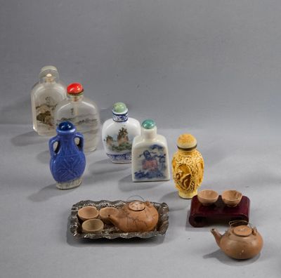 CHINE. Ensemble de dix tabatières chinoises en verre peint d…