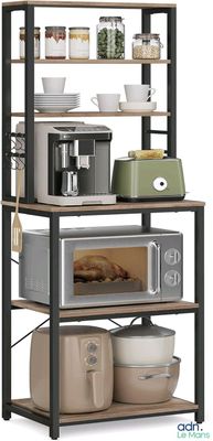une étagère de cuisine sur laquelle sont posés un micro-ondes, un grille-pain, un grille-pain et d'autres objets