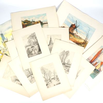 de nombreux dessins sur un plateau de table blanc