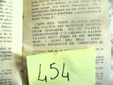 un morceau de papier sur lequel est collé un autocollant jaune