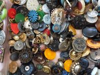 Un lot de boutons fantaisie, principalement de mode, de tout… (photo 5)