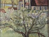 une peinture à l'huile représentant une église dans un champ, avec un arbre au premier plan