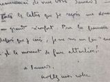 une vieille lettre manuscrite d'un homme qui écrit un poème