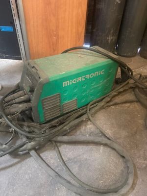 a green machine that is sitting on the floor