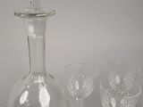 a glass decanter and wine glasses on a table