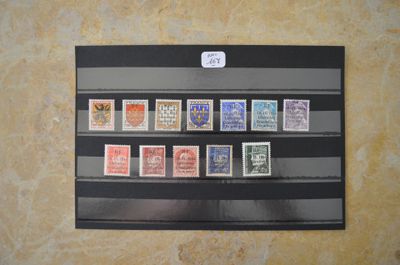 une photo d'une photo d'une collection de timbres