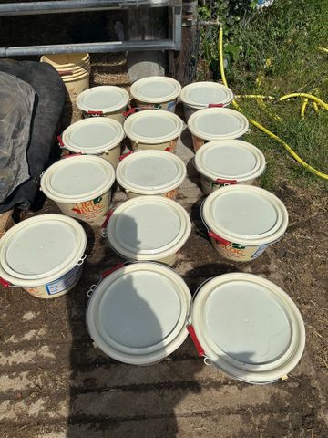 14 seaux de 22 kgs de sel à l’ail pour bovins