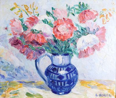 un tableau représentant un vase bleu rempli de fleurs roses et blanches