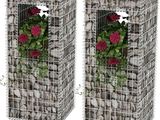 lot de deux jardinières décoratives en métal contenant des fleurs