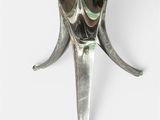 an image of a glass vase with an elephant ' s head on it
