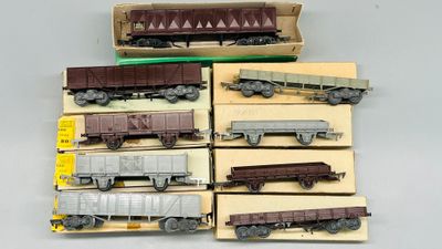 six types différents de wagons dans une boîte