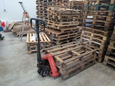 Transpalette dans l'état resté bloqué en hauteur. - Photo 1