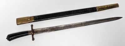 deux types de couteaux différents sur une surface blanche