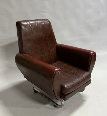 fauteuil inclinable en cuir marron avec pieds et accoudoirs chromés