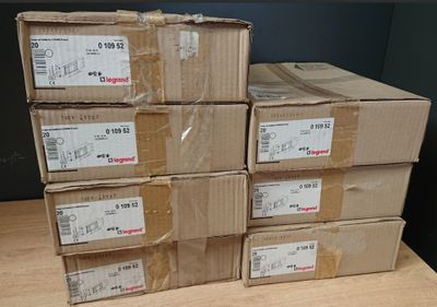 Lot de 140 supports bipolaires MOSAIC DLP LEGRAND 010952, ad…